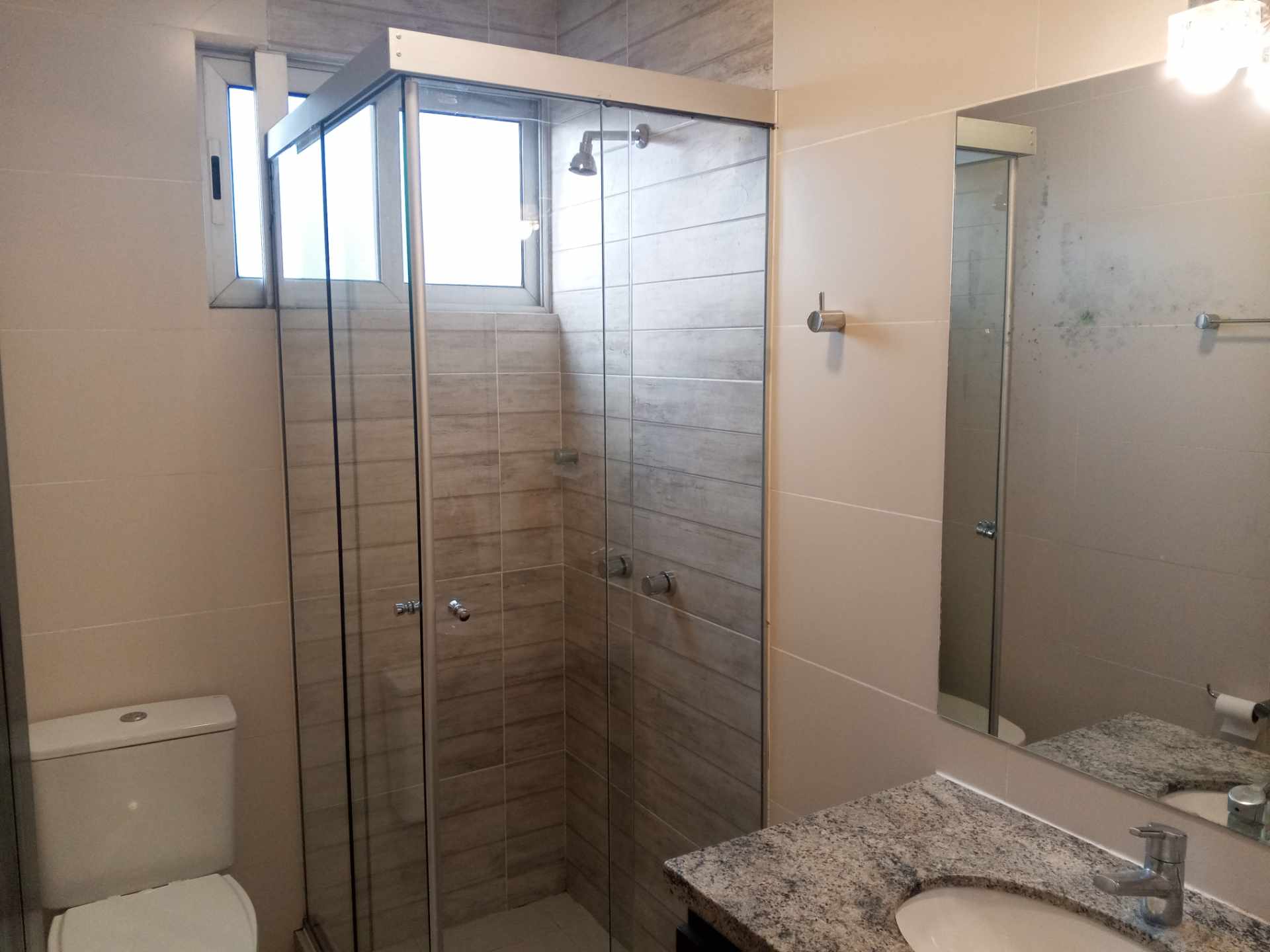 Departamento en AlquilerCondominio Altos del Sur, Zona Sur, entre Av. Irala y Av. Las Américas, cerca del Parque Urbano.  1 dormitorios 1 baños  Foto 8