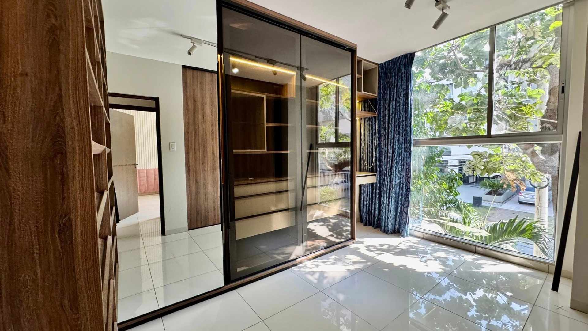 Departamento en Entre 2do y 3er anillo Norte en Santa Cruz de la Sierra 3 dormitorios 3 baños 3 parqueos Foto 5