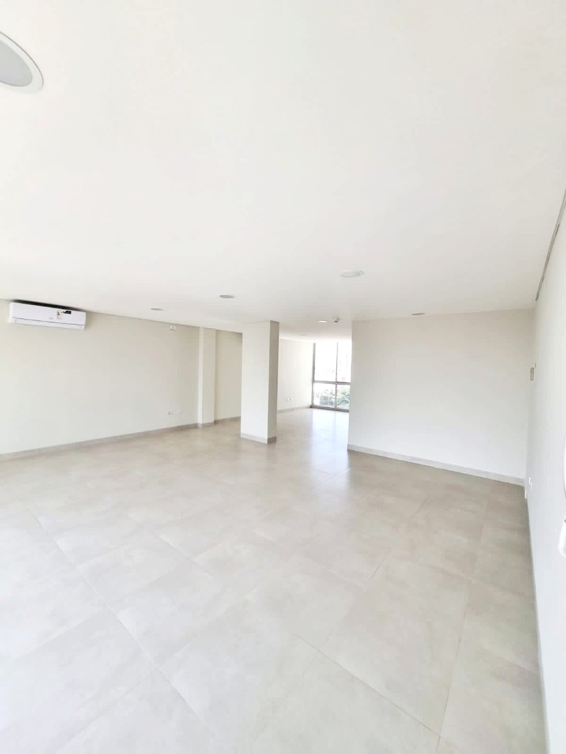 Local comercial Equipetrol  Sirari
Condominio Almoora
Av. Los Claveles Foto 10