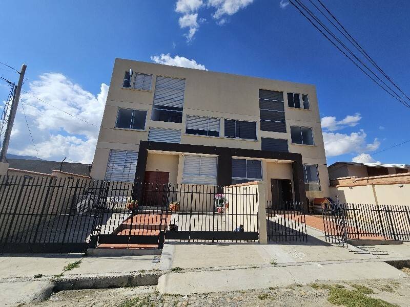 Casa en Achumani en La Paz 4 dormitorios 5 baños 2 parqueos Foto 1