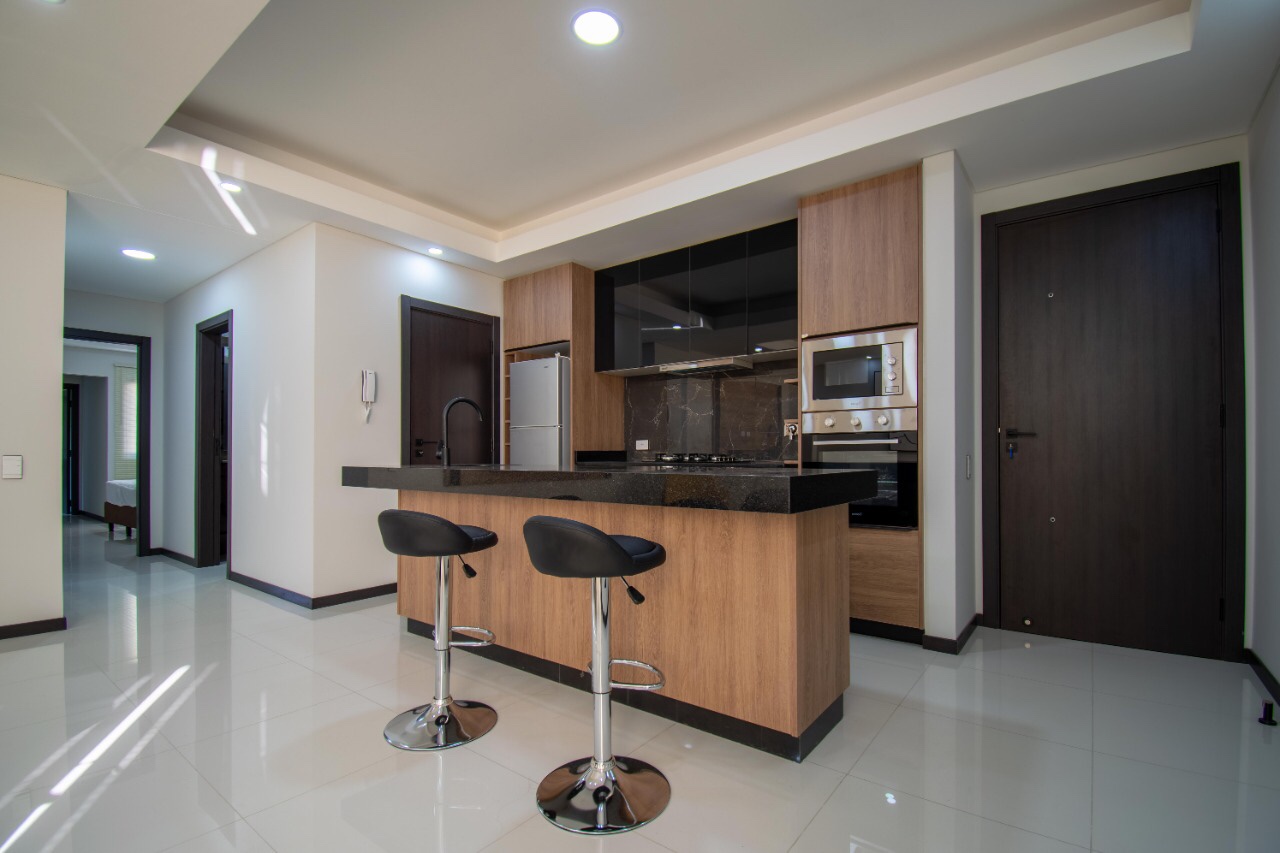 Departamento en AlquilerEN ALQUILER EQUIPETROL CALLE HERNAN ALDABA PAZ PLAZA ITALIA 2 dormitorios 3 baños 1 parqueos Foto 2