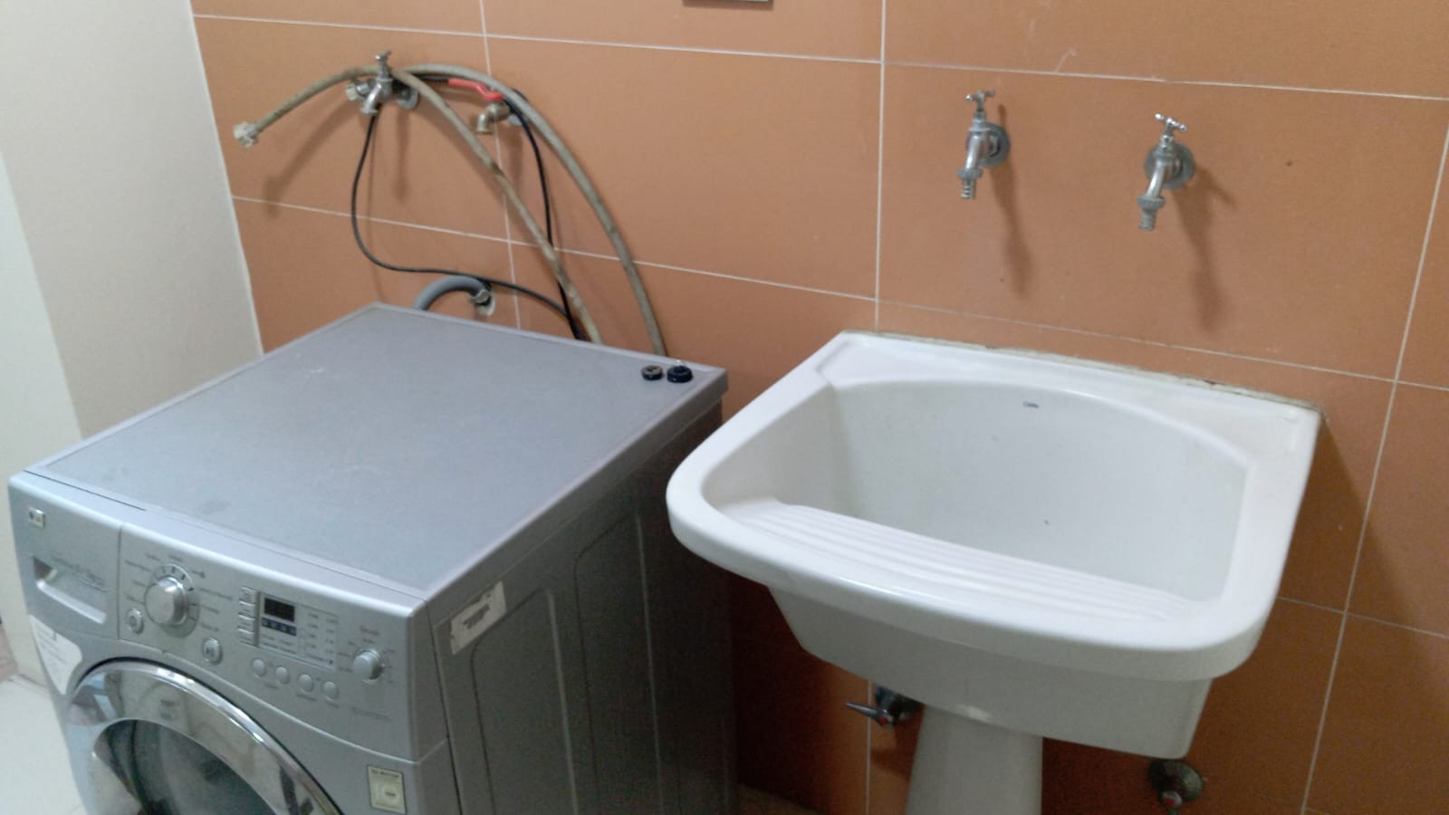 Departamento Zona Sur, cerca  de la Avenida  del Ejercito Foto 6