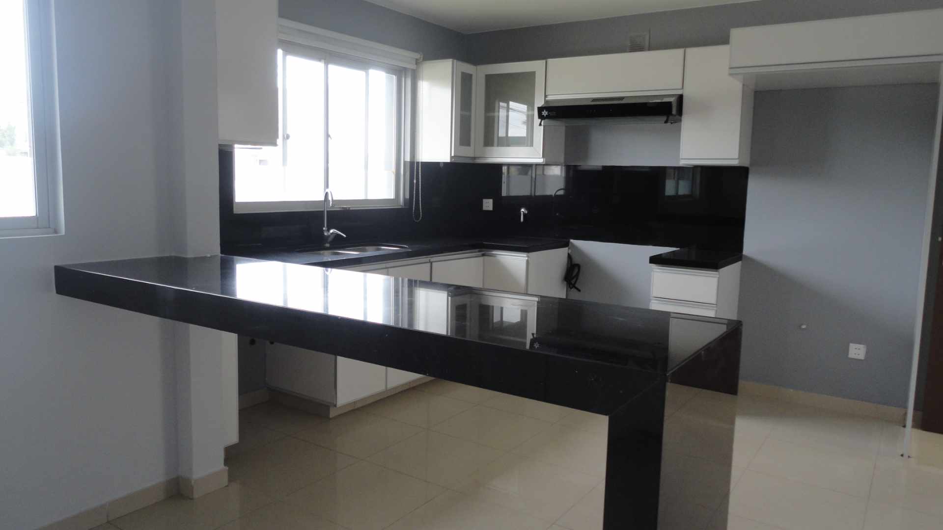 Casa en Entre 7mo y 8vo anillo Norte en Santa Cruz de la Sierra 4 dormitorios 3 baños 2 parqueos Foto 12