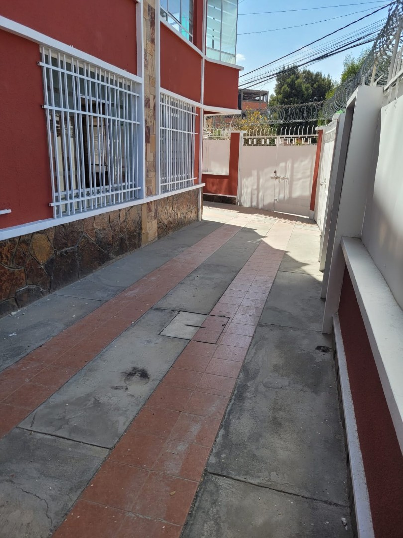 Casa en AlquilerSOPOCACHI -  CASA EN ALQUILER O VENTA -  PARA OFICINAS - 3 PLANTAS  21 dormitorios 5 baños 5 parqueos Foto 39