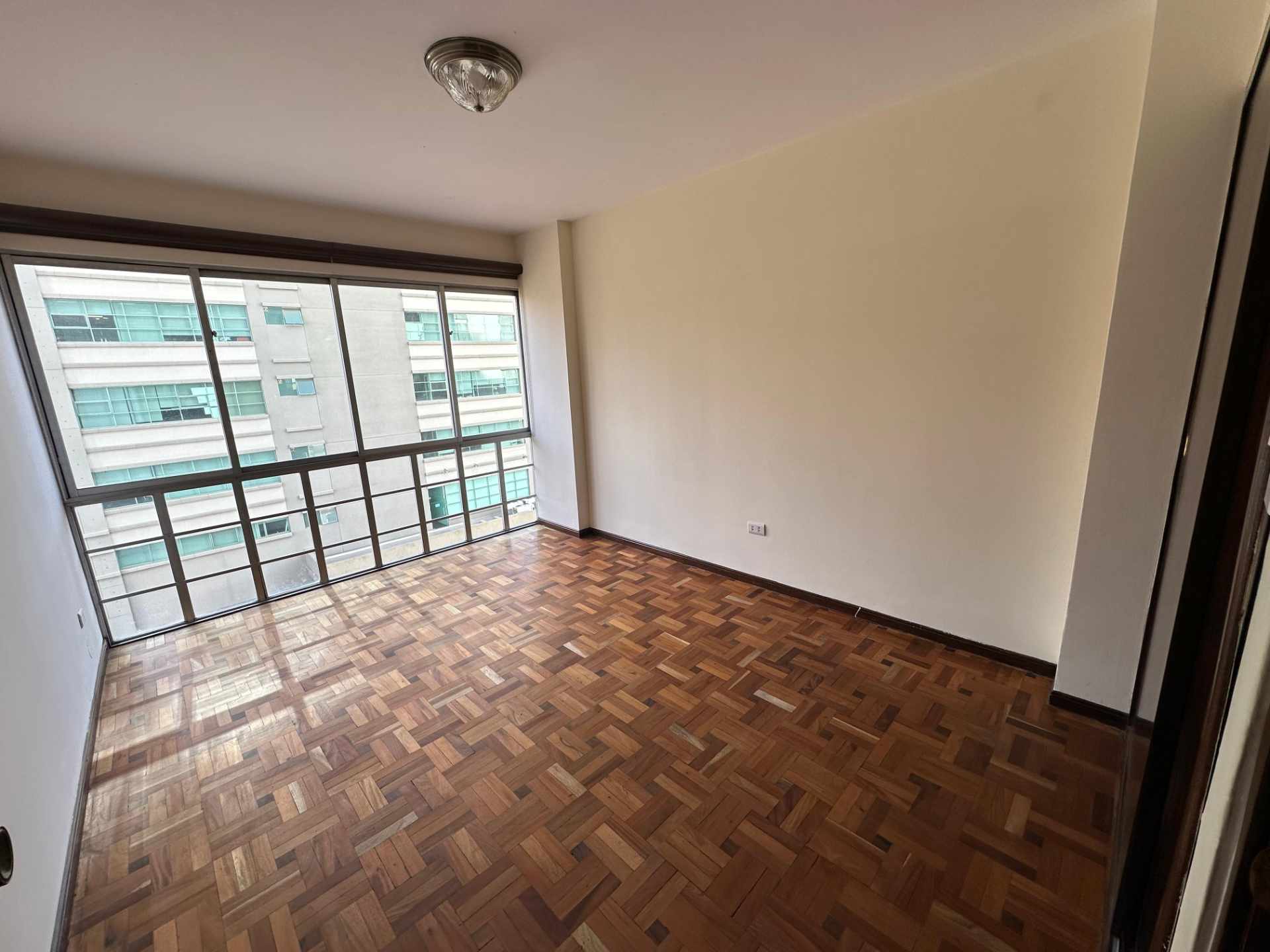 Departamento en San Jorge en La Paz 4 dormitorios 4 baños 1 parqueos Foto 11