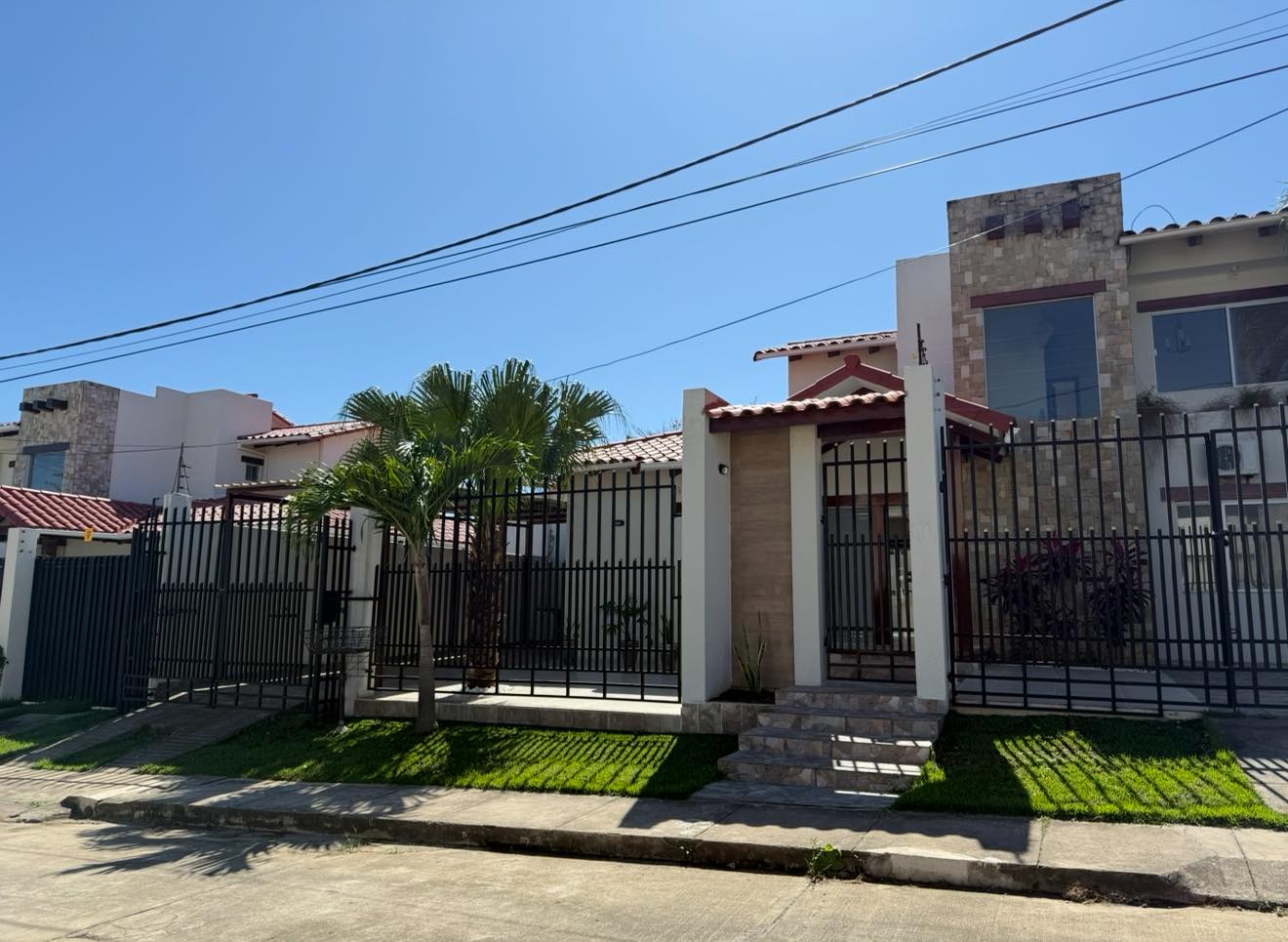 Casa en Urubó en Santa Cruz de la Sierra 4 dormitorios 3 baños 3 parqueos Foto 21