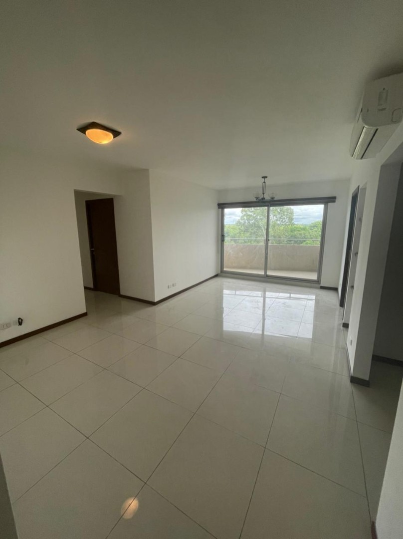 Departamento en Sirari en Santa Cruz de la Sierra 3 dormitorios 2 baños 1 parqueos Foto 2