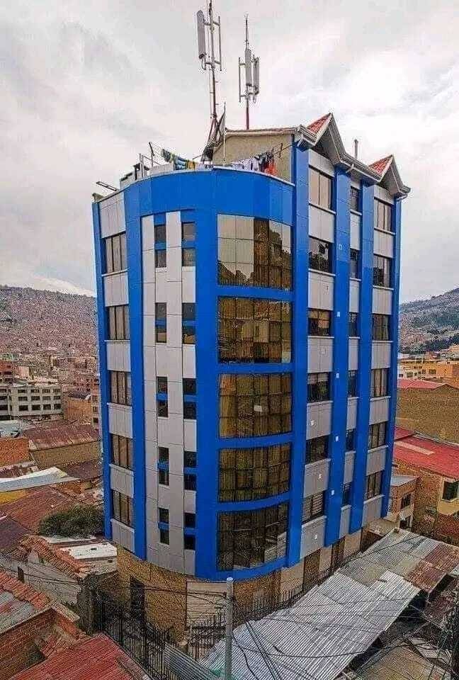 Edificio en VentaCALLE GENARO SANJINES Y CALLE CALAMA, CENTRO DE LA CIUDAD Foto 1