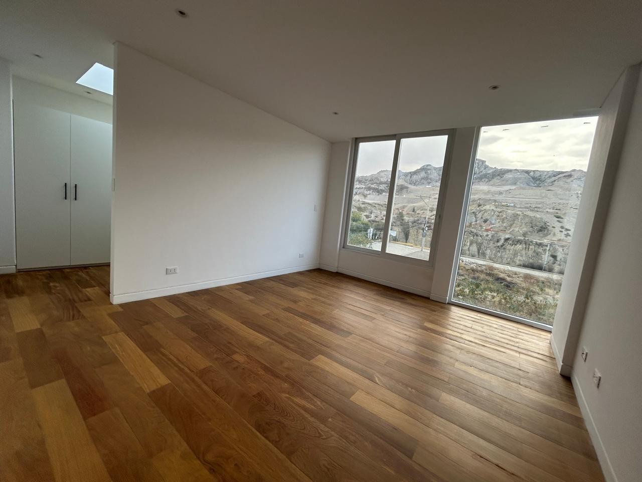 Casa en Mallasilla en La Paz 4 dormitorios 5 baños 3 parqueos Foto 5