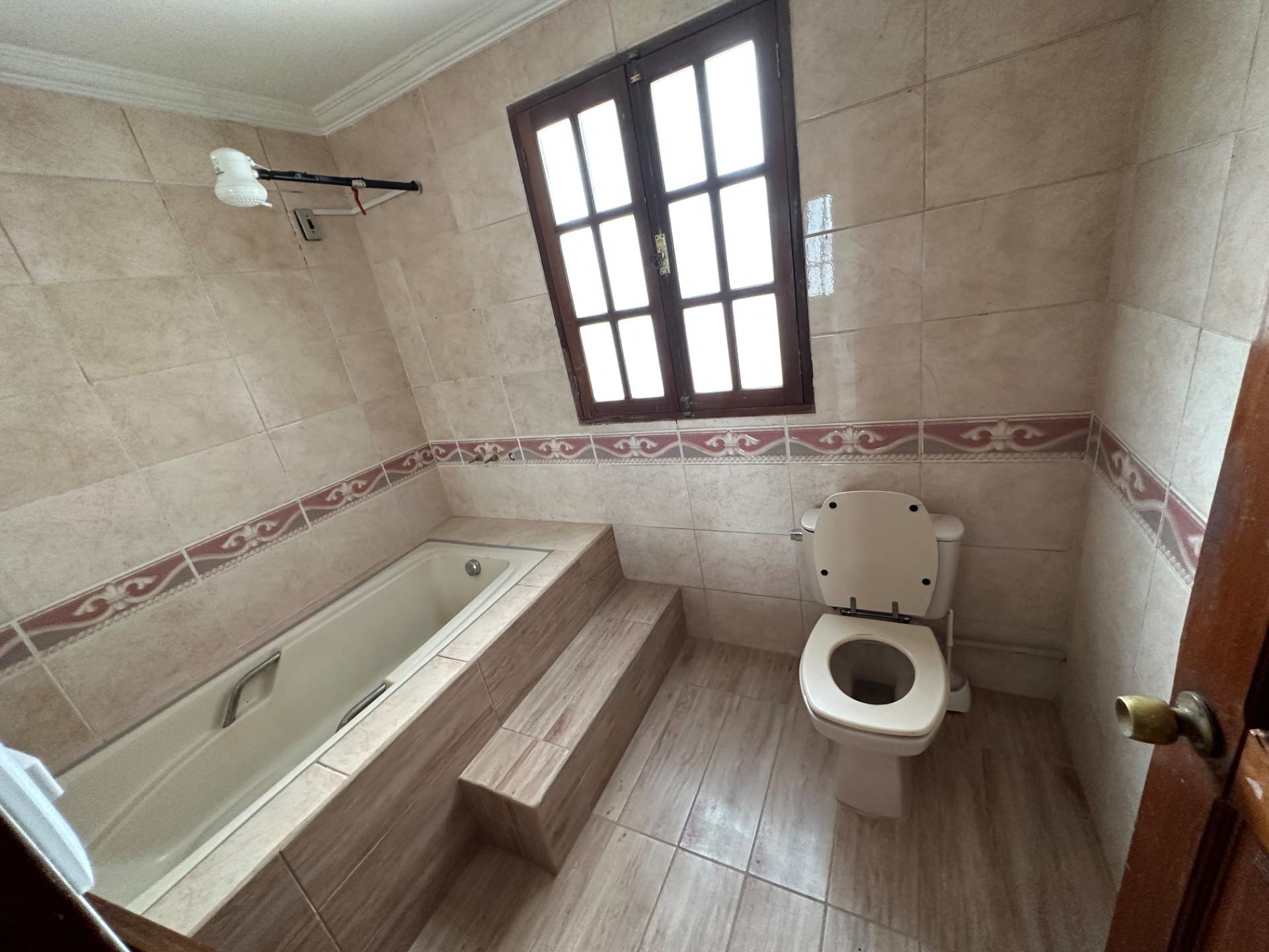 Casa en AlquilerBarrio Hamacas Calle 7 Oeste (Av. Beni y 4to Anillo) 3 dormitorios 2 baños 2 parqueos Foto 10