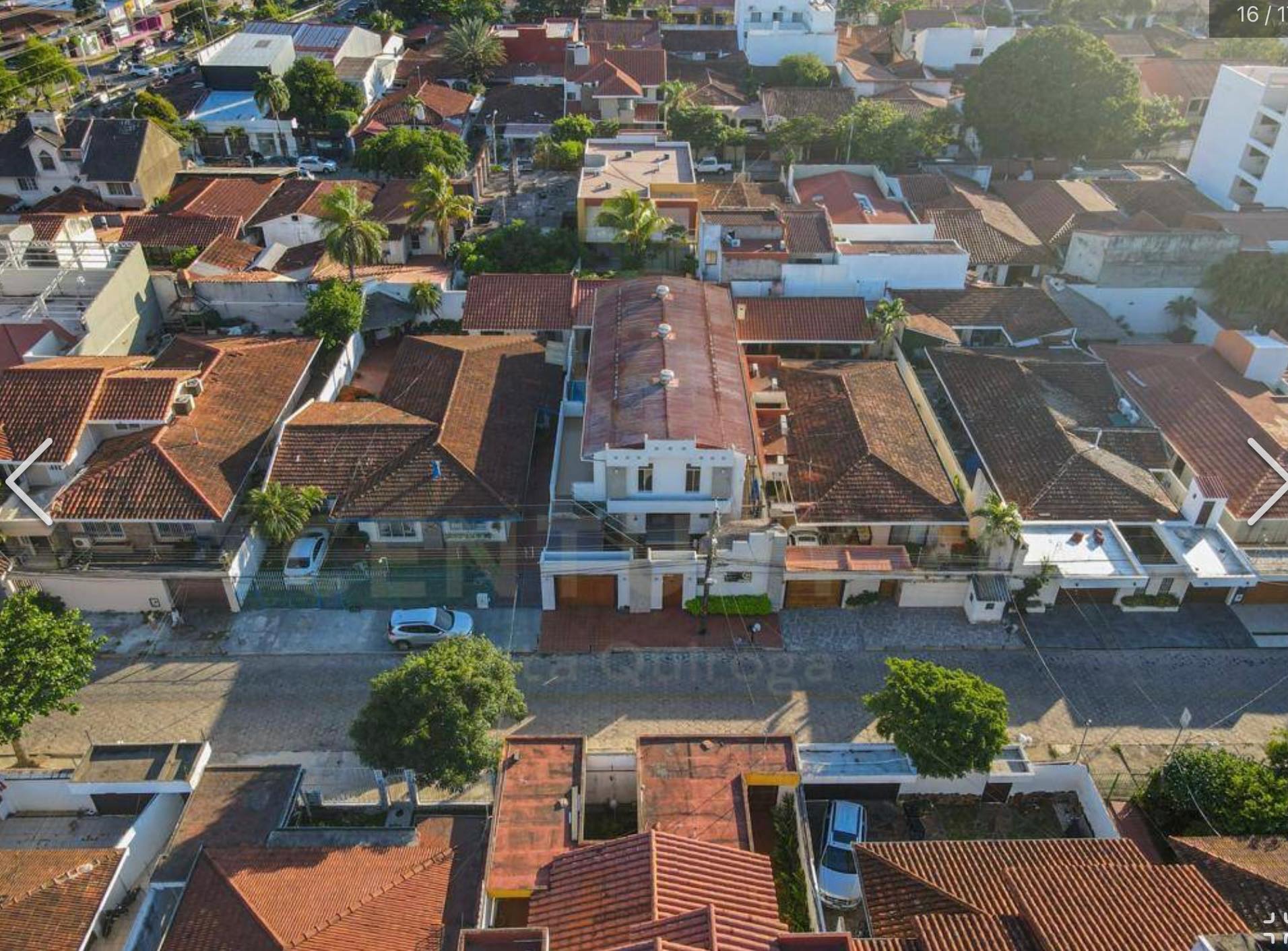 Casa en VentaBarrio Hamacas, Av. Beni entre 3er y 4to anillo 3 dormitorios 5 baños 2 parqueos Foto 2