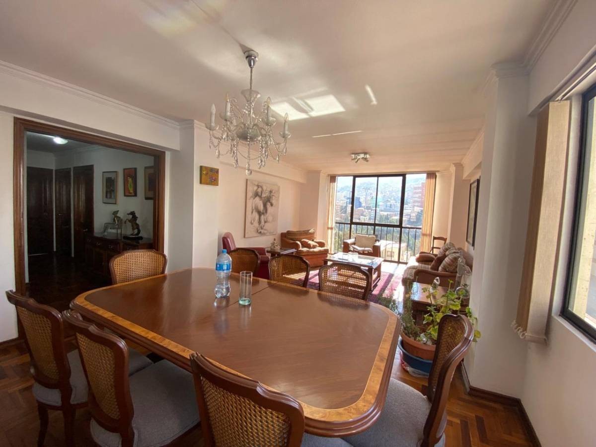 Departamento en San Jorge en La Paz 4 dormitorios 4 baños 1 parqueos Foto 27