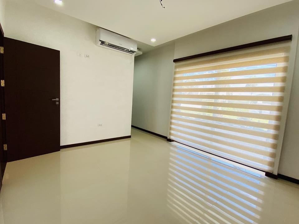 Casa en Urubó en Santa Cruz de la Sierra 3 dormitorios 5 baños 4 parqueos Foto 6