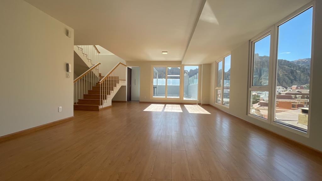 Departamento en VentaDUPLEX CON TERRAZA PRIVADA EN VENTA EN ACHUMANI Foto 1