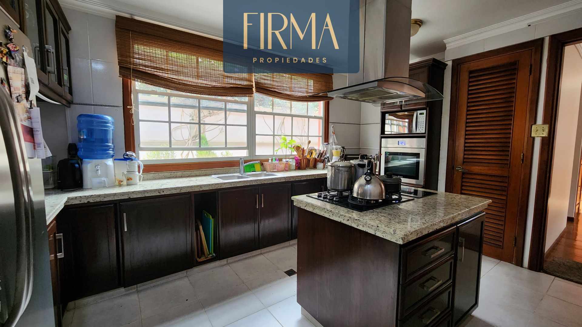 Casa en VentaIRPAVI (INICIO) 4 dormitorios 5 baños 5 parqueos Foto 11