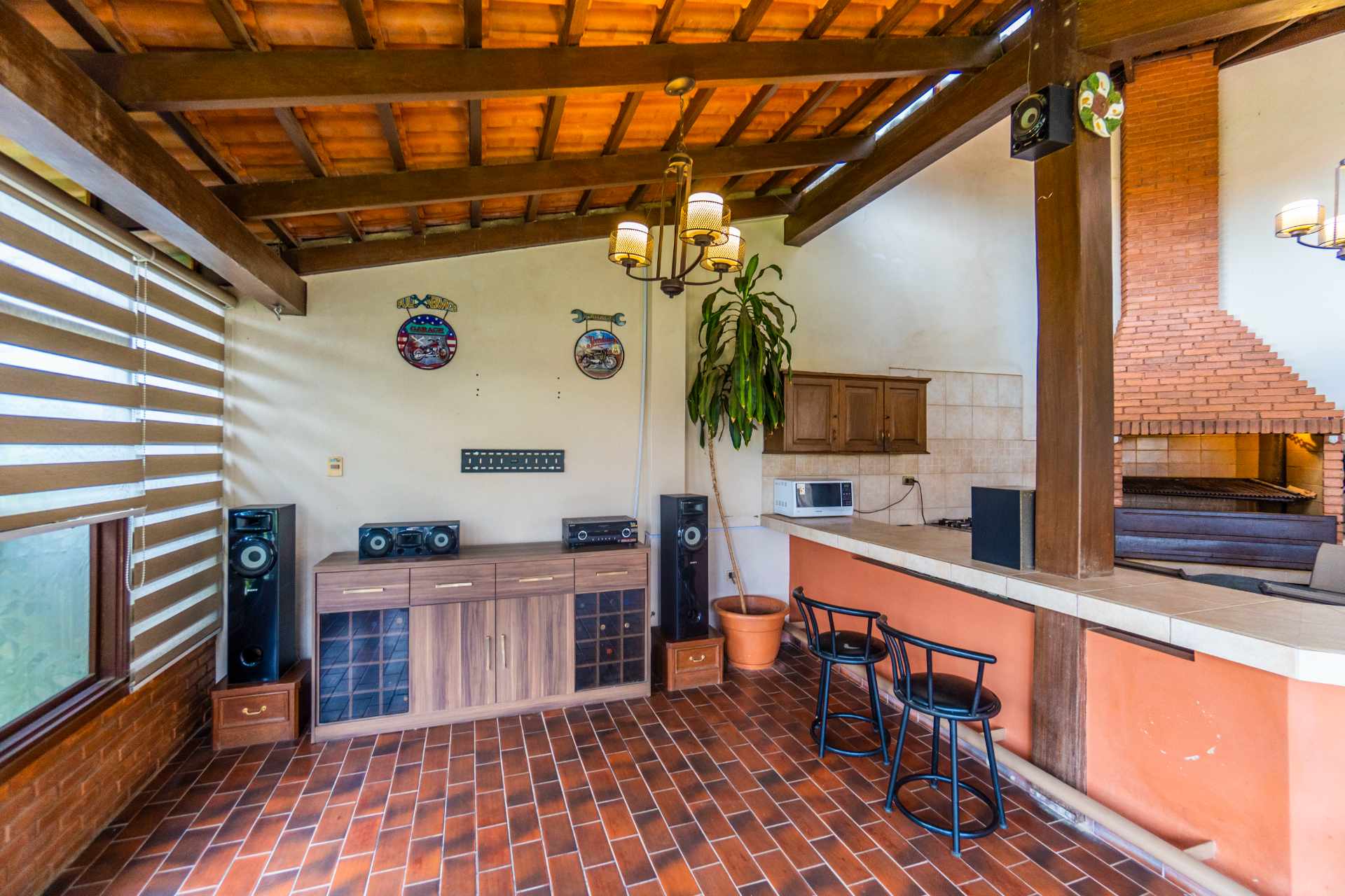 Casa en VentaFABULOSA PROPIEDAD E VENTA ZOBRE CALLE CARACOL ZONA TROJES Foto 5