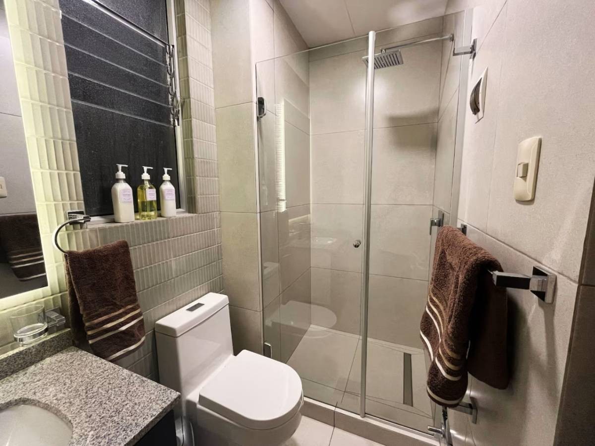 Departamento en Obrajes en La Paz 2 dormitorios 3 baños  Foto 12