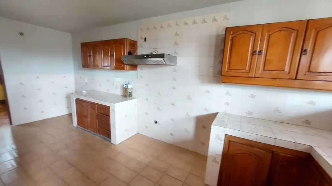 Casa en Seguencoma en La Paz 4 dormitorios 3 baños  Foto 9