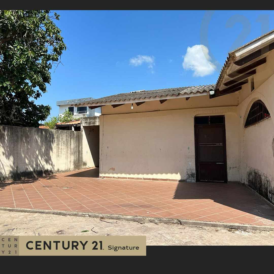 Casa en VentaCASA EN VENTA CALLE DELMIRA CUELLAR ESQUINA MOTACU-WARNES Foto 5