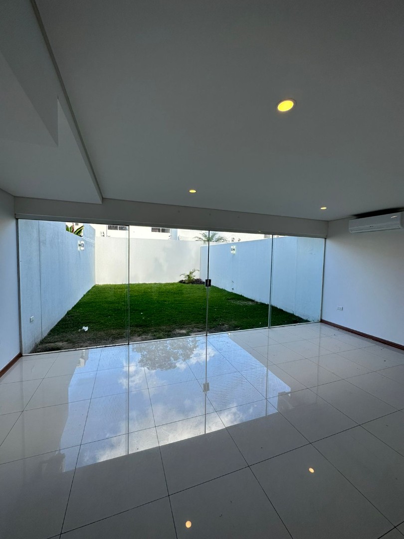 Casa en Alquiler📍CASA EN ALQUILER 
  CONDOMINIO PALMAS DEL OESTE II
Av. Piraí entre 6to y 7mo Anillo

 Foto 21