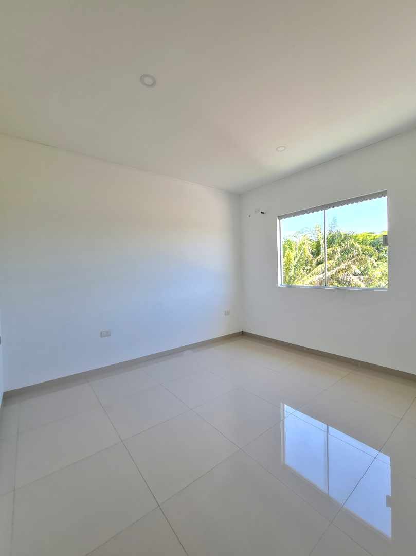 Casa Zona Norte 
km 8½ Banzer (Zona Col. Cambridge)
Condominio Las Palmeras 2 Foto 16