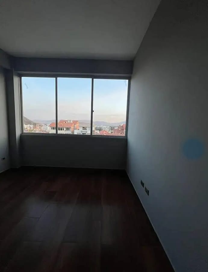 Departamento en Queru Queru en Cochabamba 2 dormitorios 2 baños 1 parqueos Foto 3