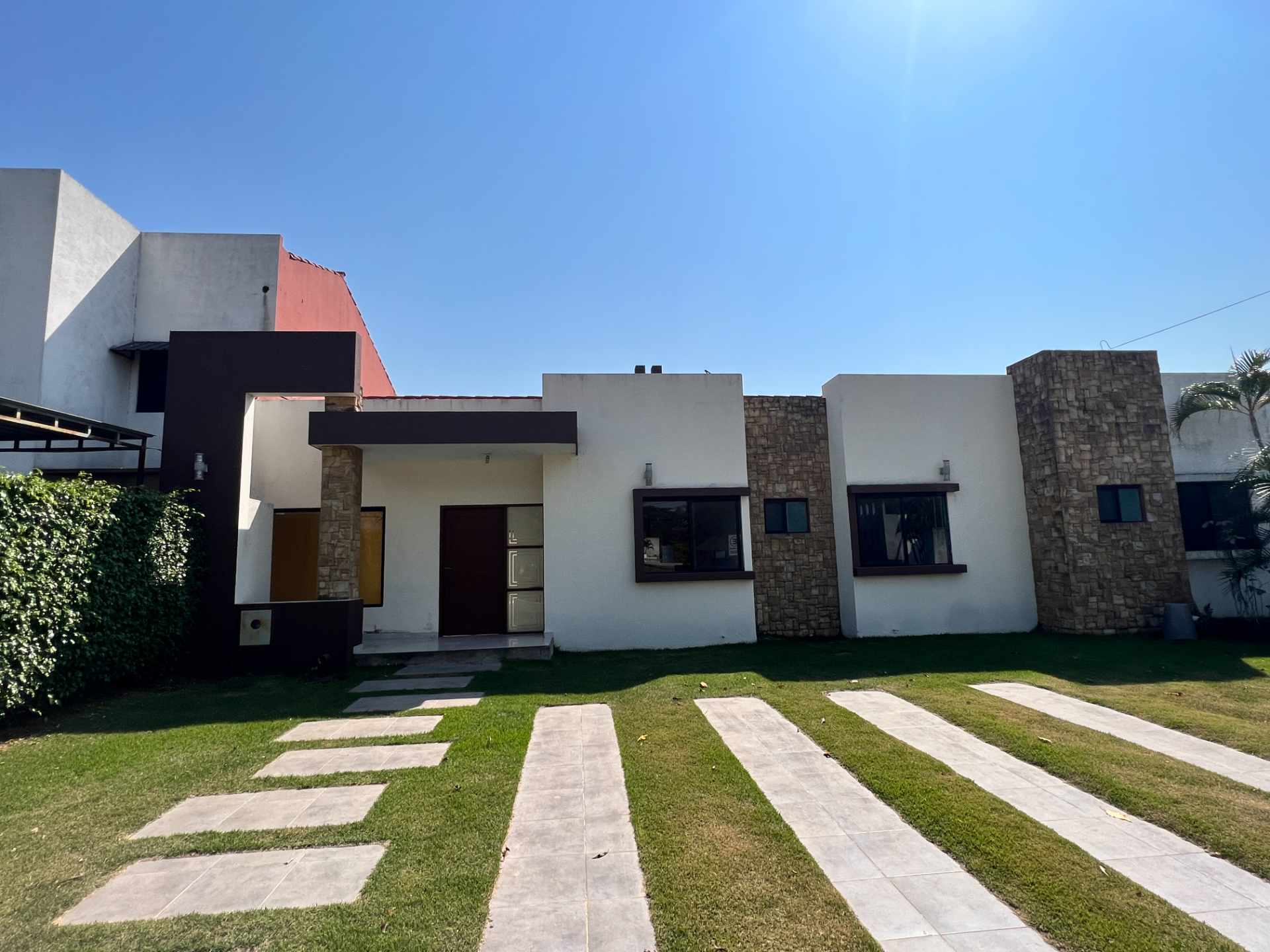 Casa en AlquilerKm 8 1/2 Av Banzer Foto 6