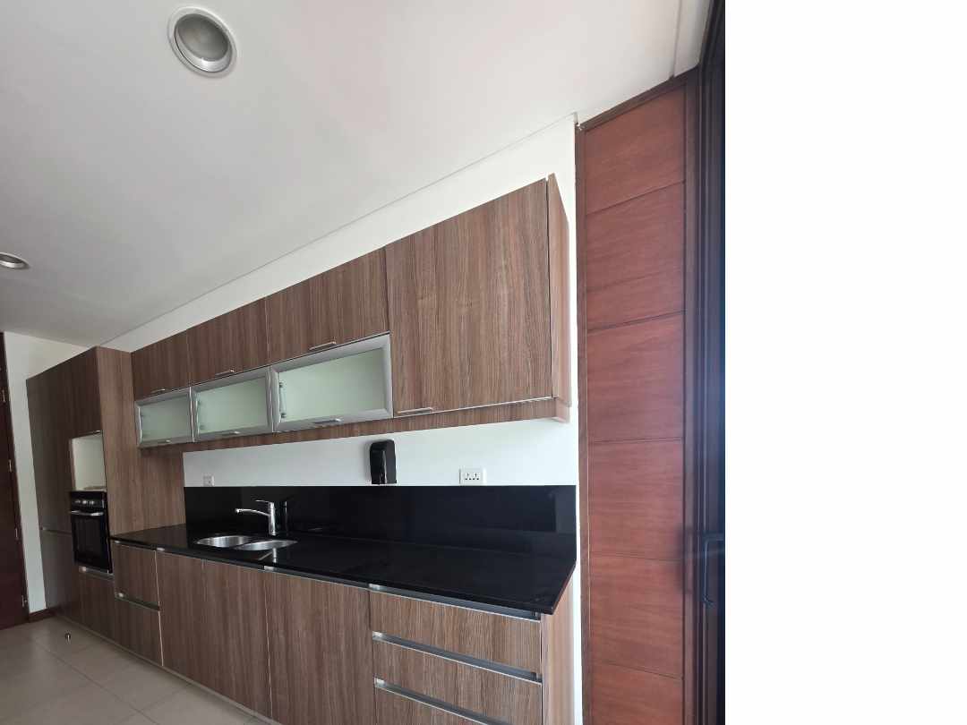 Departamento en AlquilerZona Norte 
6to. Anillo ( Av.Banzer y Beni)
Condominio Torres de  la Sierra 3 dormitorios 4 baños 1 parqueos Foto 8