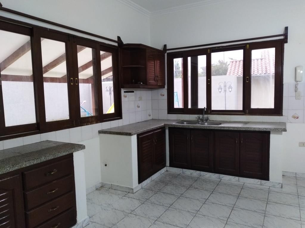 Casa 📍 Ubicación: Av. Banzer, entre 3er y 4to Anillo Norte Foto 11