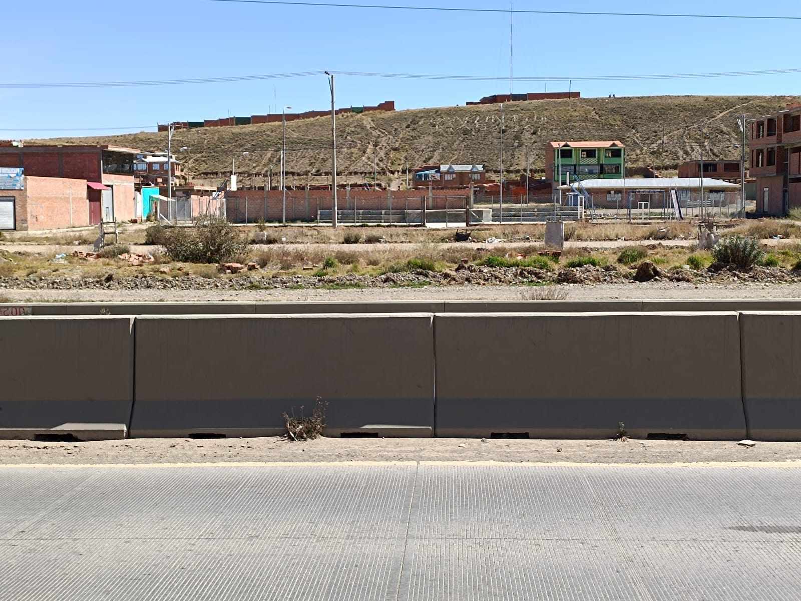 Departamento Zona: Viacha
Sobre la Doble Vía de la Carretera a Viacha.
 Foto 1