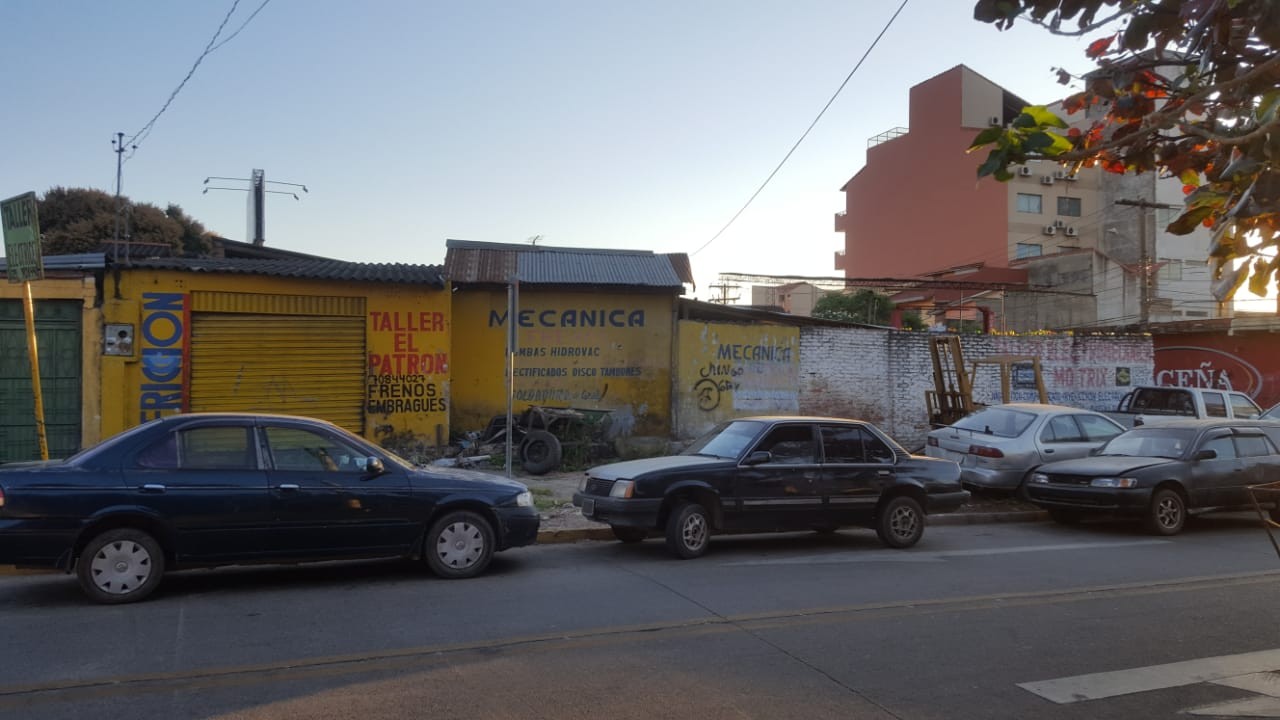 Terreno en VentaTERRENO EN VENTA a una cuadra del Segundo anillo entre Mutualista y Paragua.    Foto 5