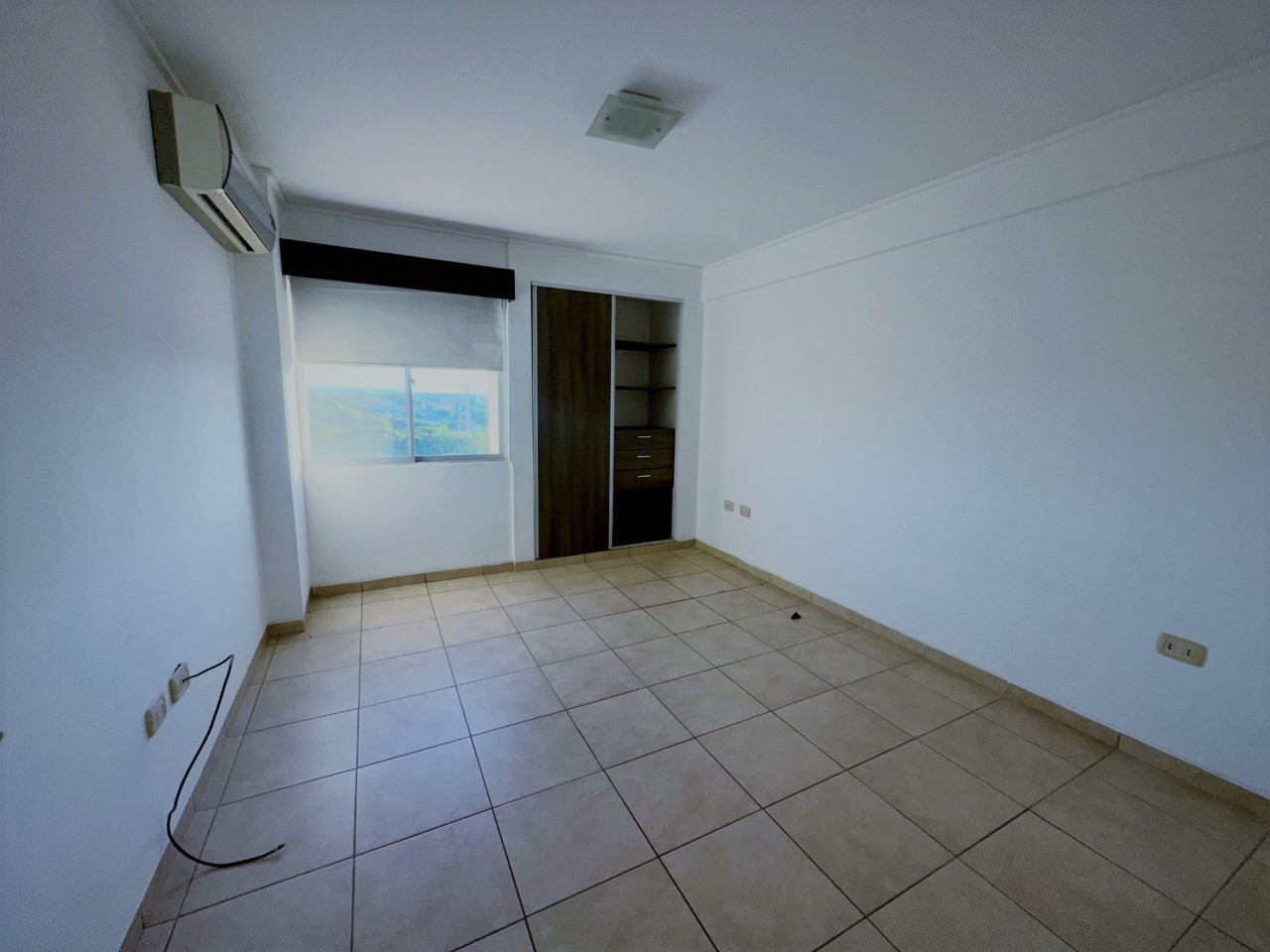 Departamento en VentaPrecio de Ocasión: En Venta Amplio y Hermoso Depto de 134 m2 Equipado con Garaje Incluido 4 dormitorios 4 baños 1 parqueos Foto 8