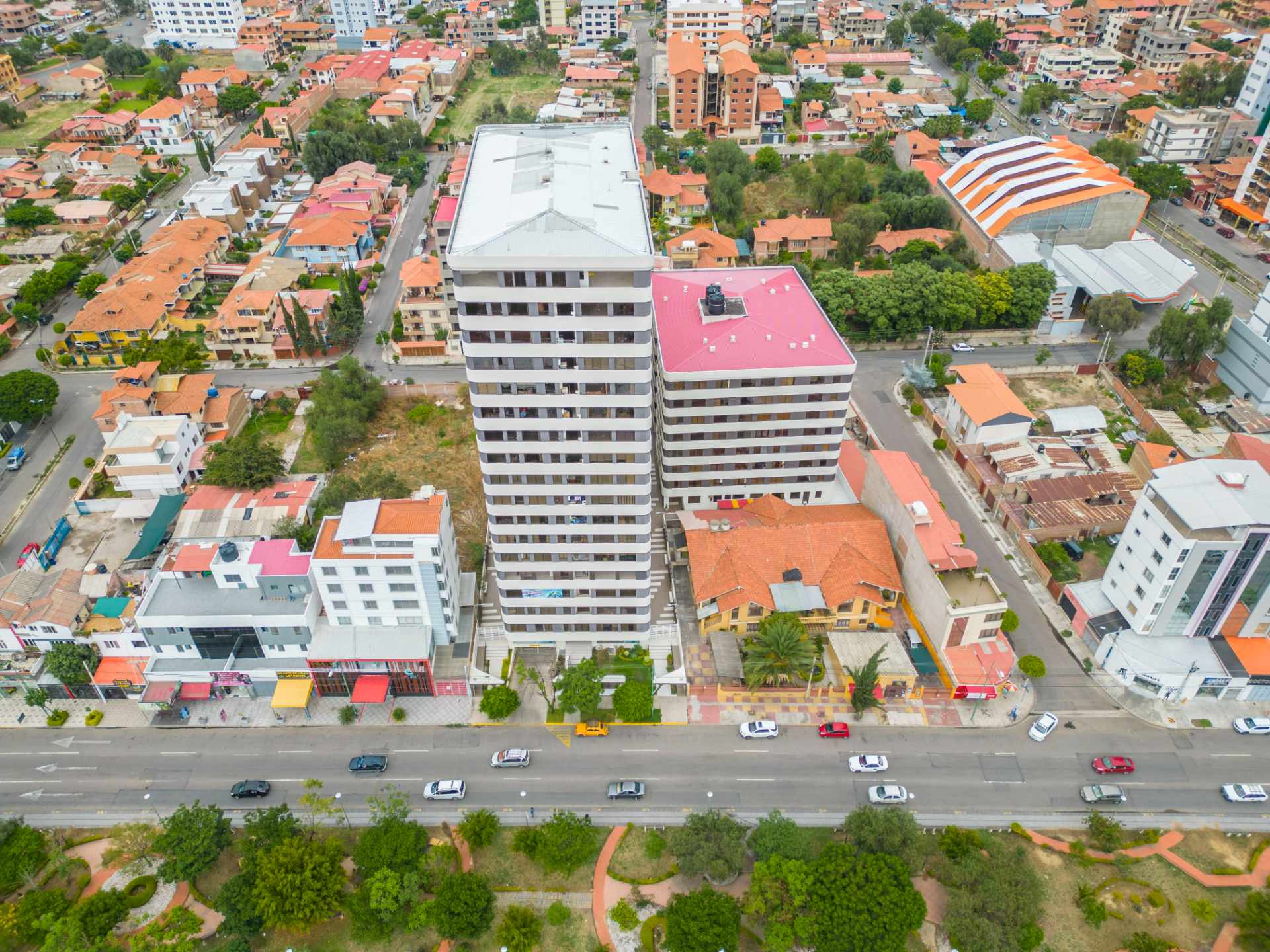 Departamento en VentaFUNCIONAL Y ECONÓMICO DEPARTAMENTO DE 3 DORMITORIOS, TORRES KRATOS, AV. BEIJING – ZONA SARCO 3 dormitorios 2 baños 1 parqueos Foto 3