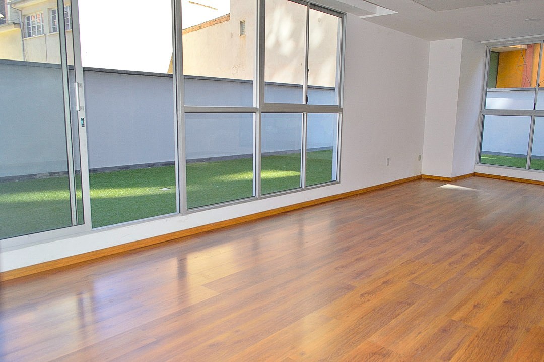 Oficina en Venta<b>OFICINA NUEVA DE 156 M2. EN VENTA EN LA AVENIDA 6 DE AGOSTO</b>  Foto 4