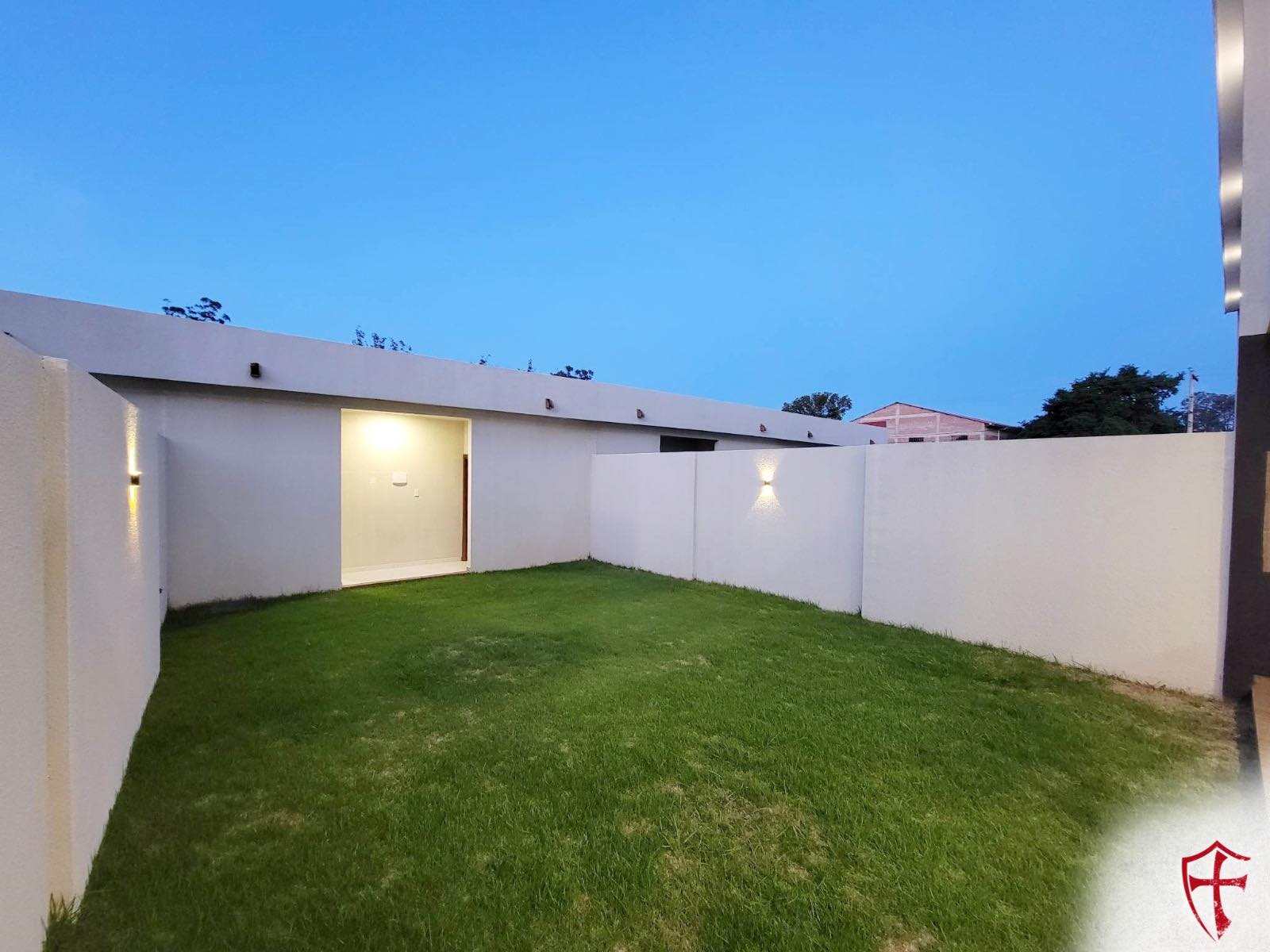 Casa Av Banzer 8vo anillo zona norte  Foto 14