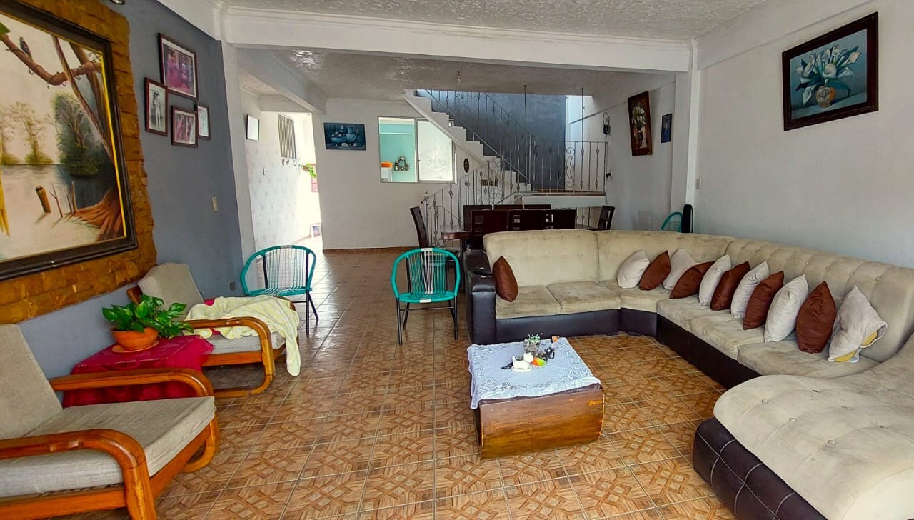 Casa en VentaBARRIO BRANIFF ZONA SUR. 3ER Y 4TO ANILLO! CERCA AL MCDO. ALTO SAN PEDRO. ! 4 dormitorios 4 baños 5 parqueos Foto 3