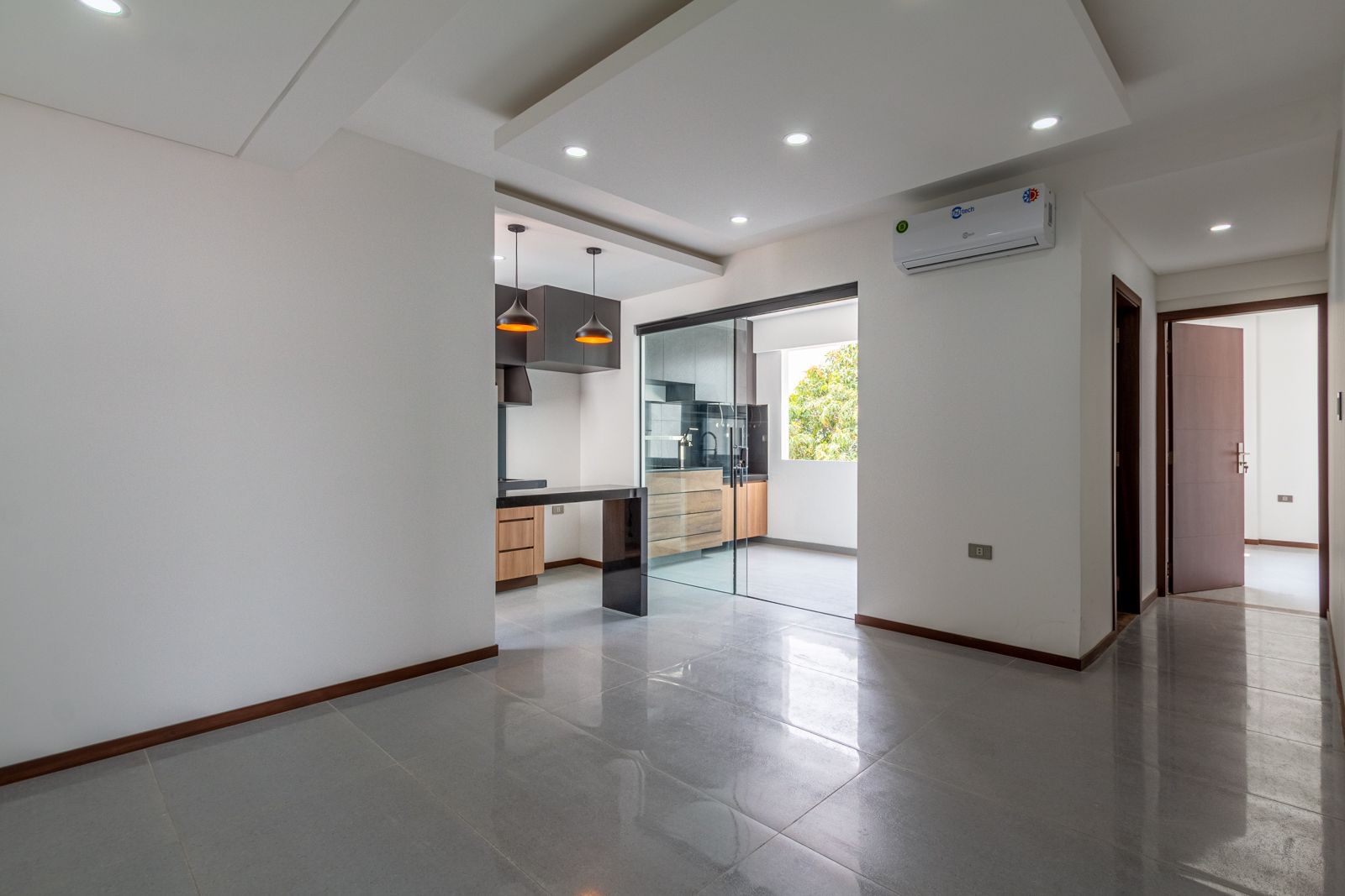 Departamento en Entre 2do y 3er anillo Norte en Santa Cruz de la Sierra 1 dormitorios 2 baños  Foto 2