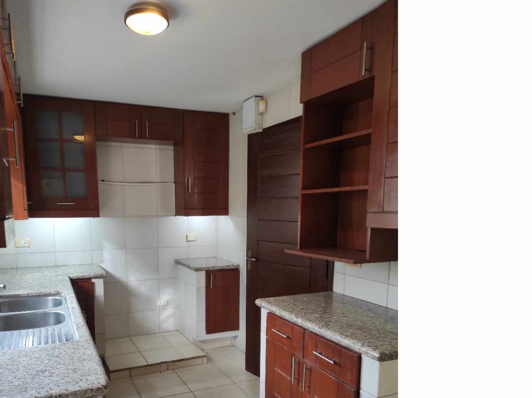 Casa en Entre 2do y 3er anillo Norte en Santa Cruz de la Sierra 3 dormitorios 3 baños 2 parqueos Foto 8