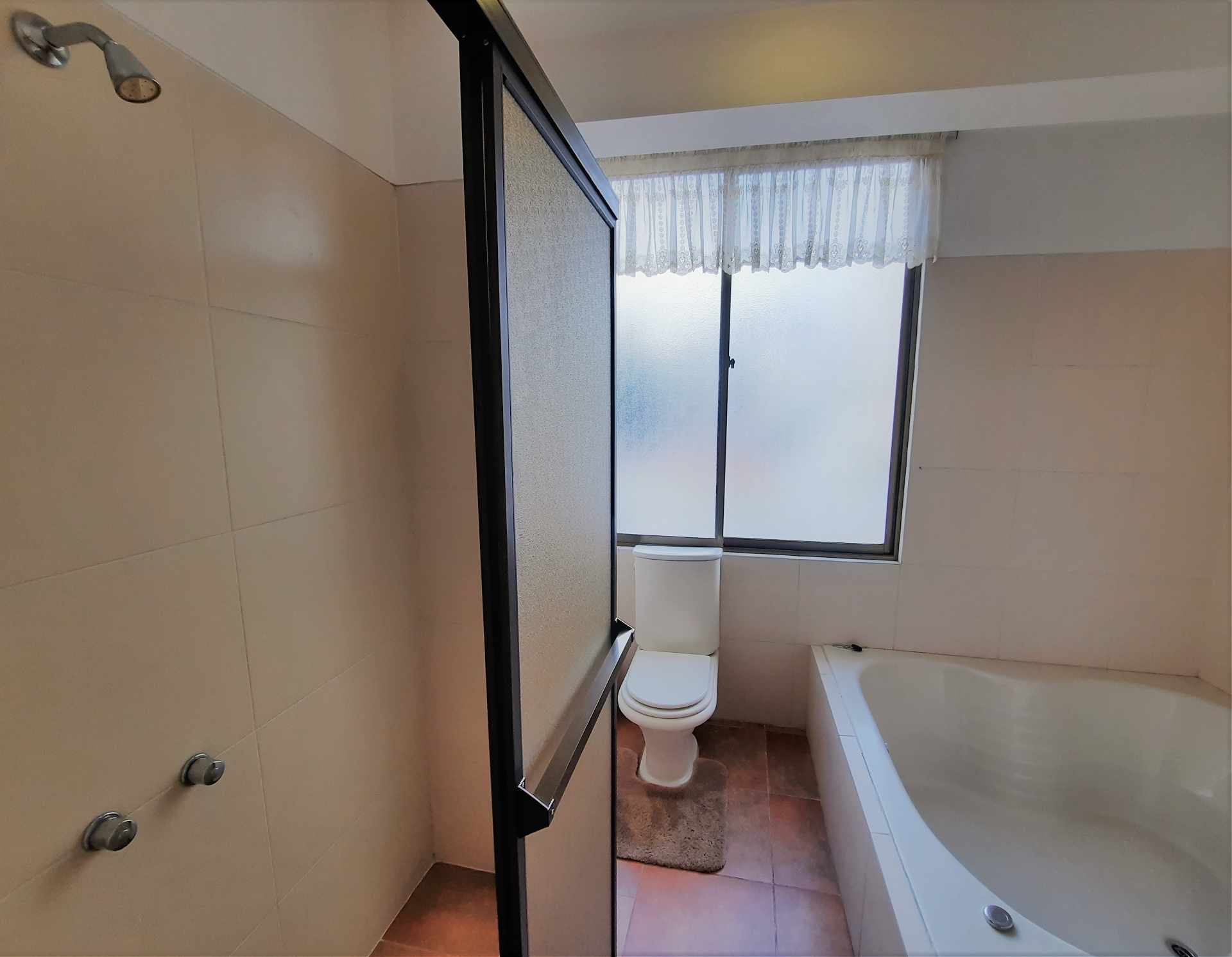 Departamento en AlquilerCalle 24 de Calacoto con Av. Ballivián 4 dormitorios 4 baños  Foto 42