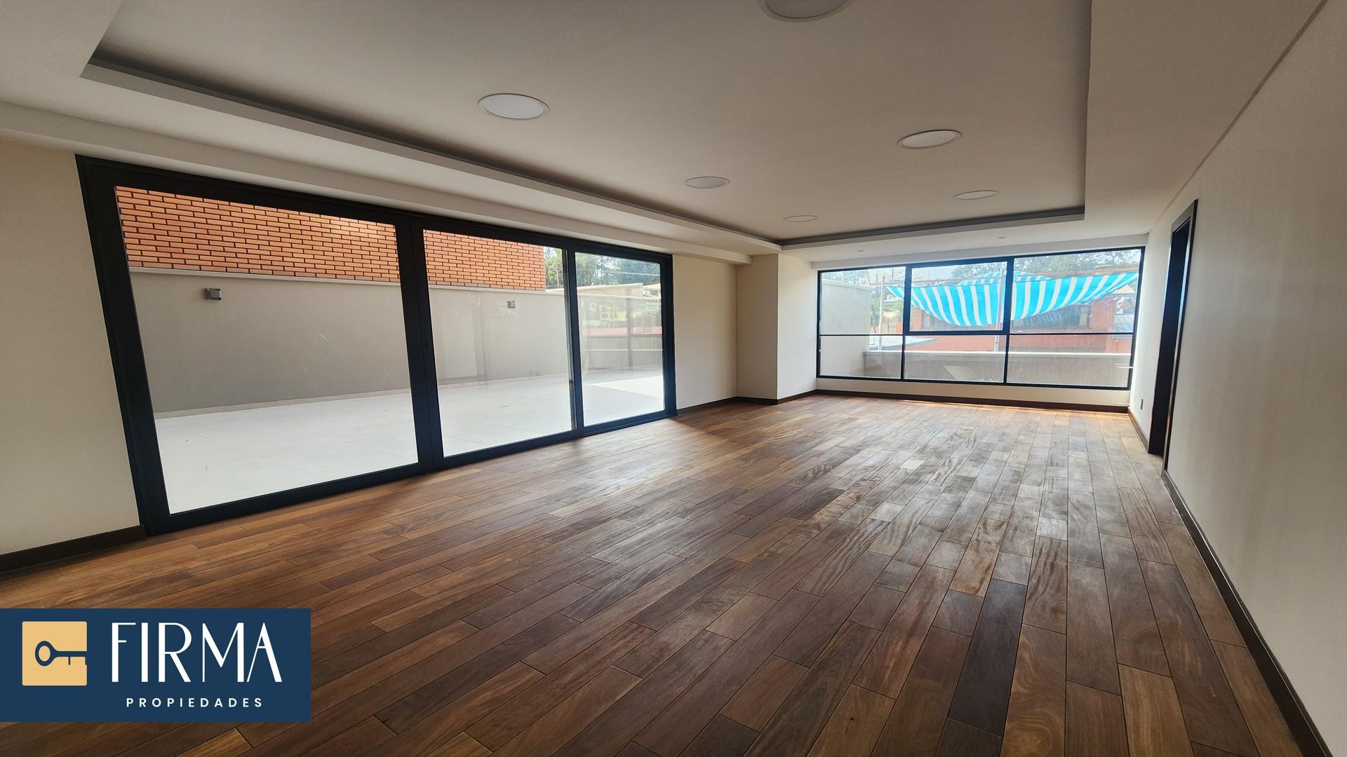 Departamento en VentaDEPARTAMENTO DE LUJO CON PATIO PRIVADO EN VENTA A ESTRENAR Foto 1