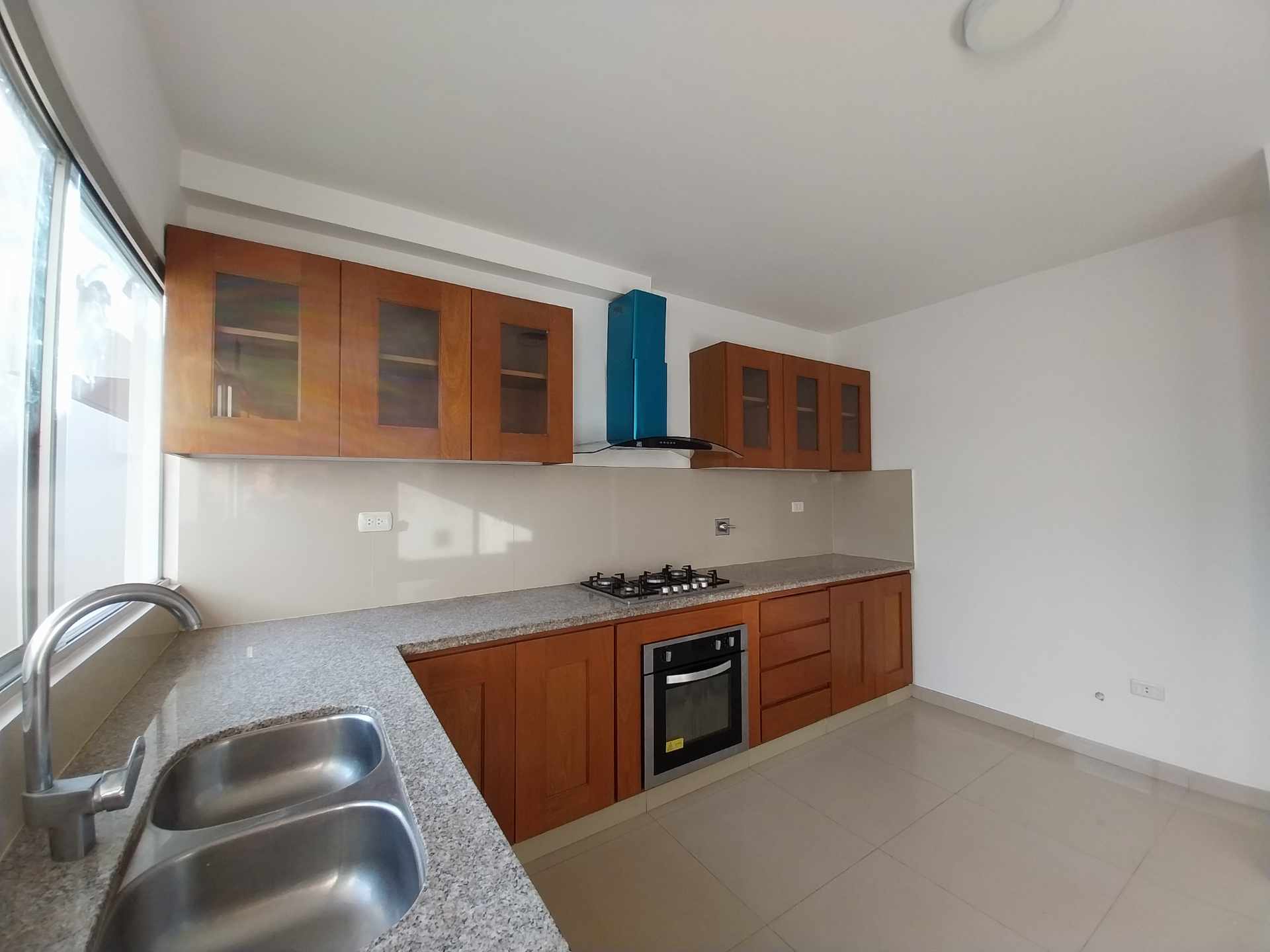 Casa en AlquilerAV. BANZER (6º y 7º Anillo)📍 Ubicación: Detrás del Hipermaxi Foto 4