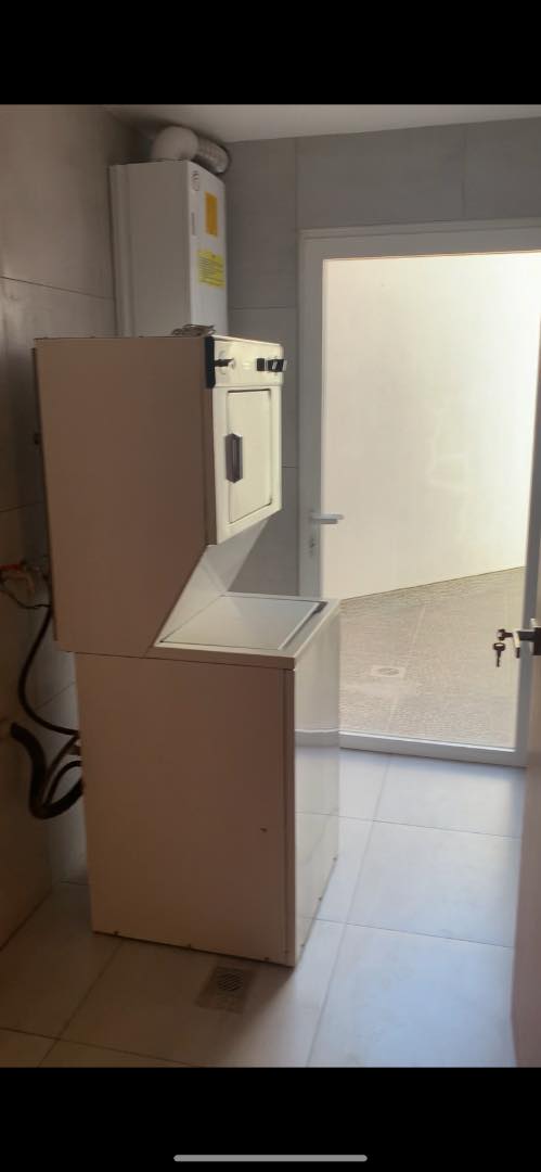 Departamento en AlquilerCota Cota, Urbanización la glorieta final calle A (principal) N 108. Frente a Santorini, Edificio blanco Foto 12