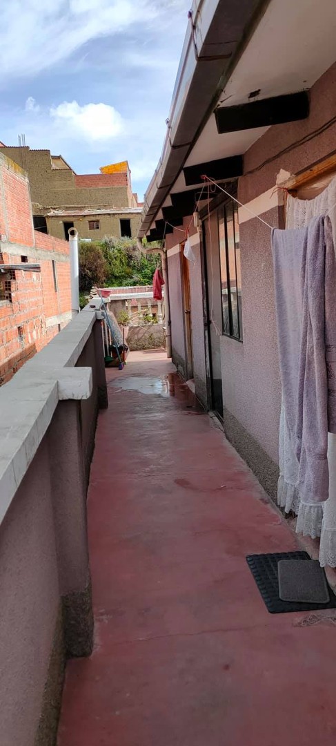Casa en Tembladerani en La Paz 8 dormitorios 2 baños 1 parqueos Foto 17