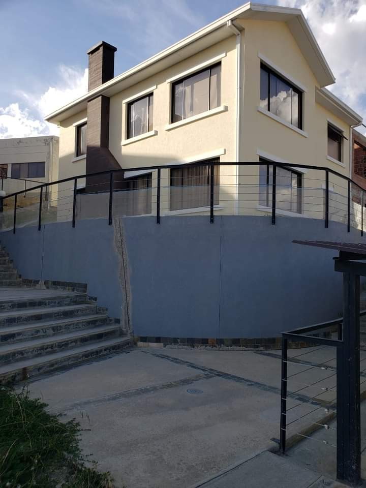 Casa Lomas de Achumani en condominio cerrado Foto 14