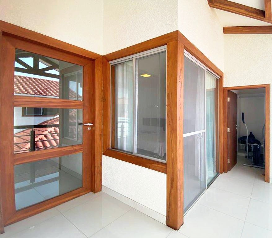 Casa en AnticréticoANTICRETICO
Zona Norte
Av. Alemana 2do y 3er anillo 4 dormitorios 4 baños 4 parqueos Foto 3