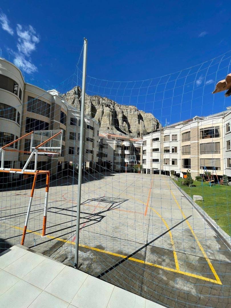 Departamento en AlquilerACHUMANI C/23 3 dormitorios 4 baños 1 parqueos Foto 3