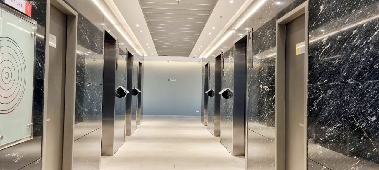 Oficina Edificio MZ 40, Equipetrol Foto 2