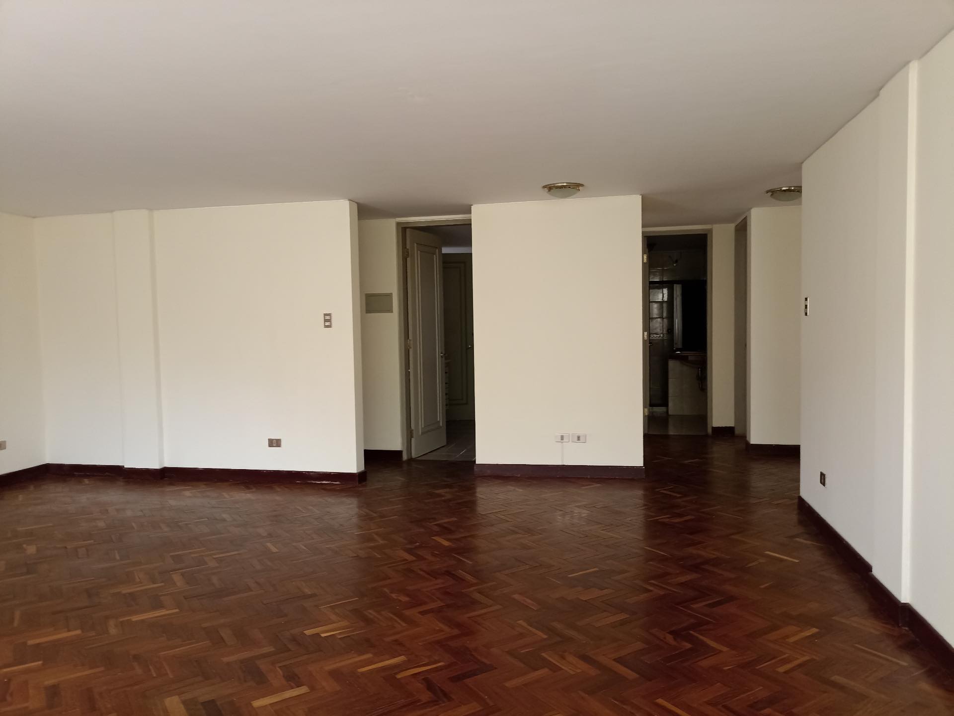 Departamento en Calacoto en La Paz 3 dormitorios 2 baños 1 parqueos Foto 14