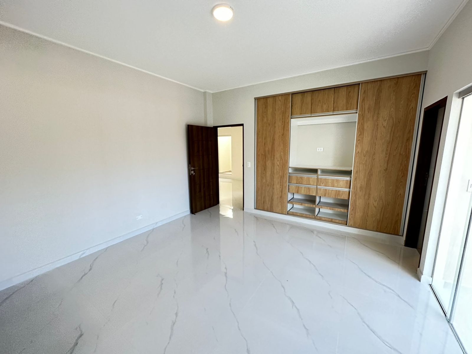 Casa en VentaSANTOS DUMONT ENTRE 3ER Y 4TO ANILLO 4 dormitorios 5 baños 2 parqueos Foto 7