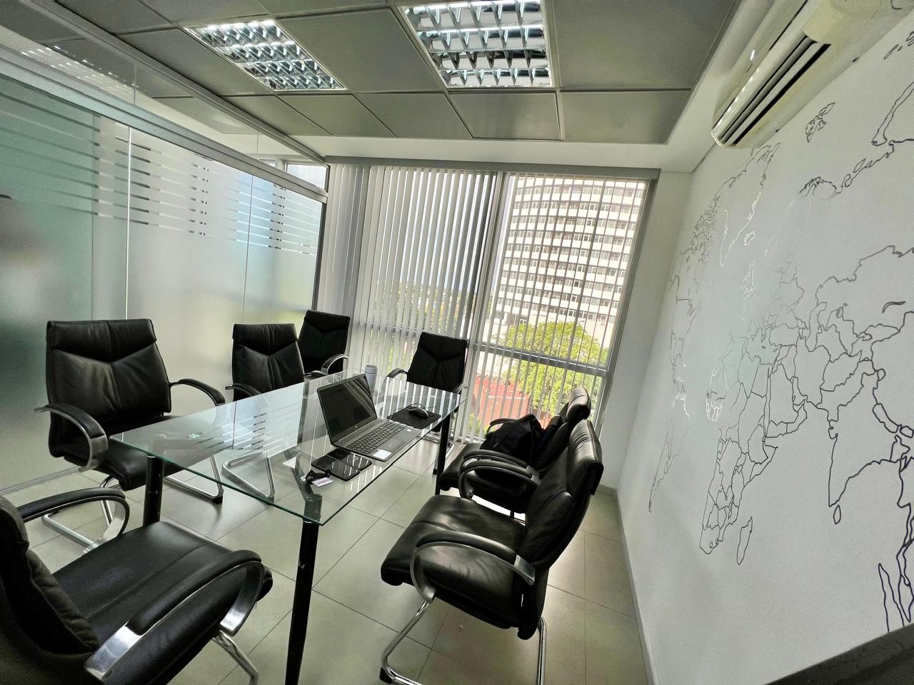 Oficina en AlquilerExclusiva Oficina en Alquiler en Torre Duo de 84 m2 6 dormitorios 1 baños  Foto 6